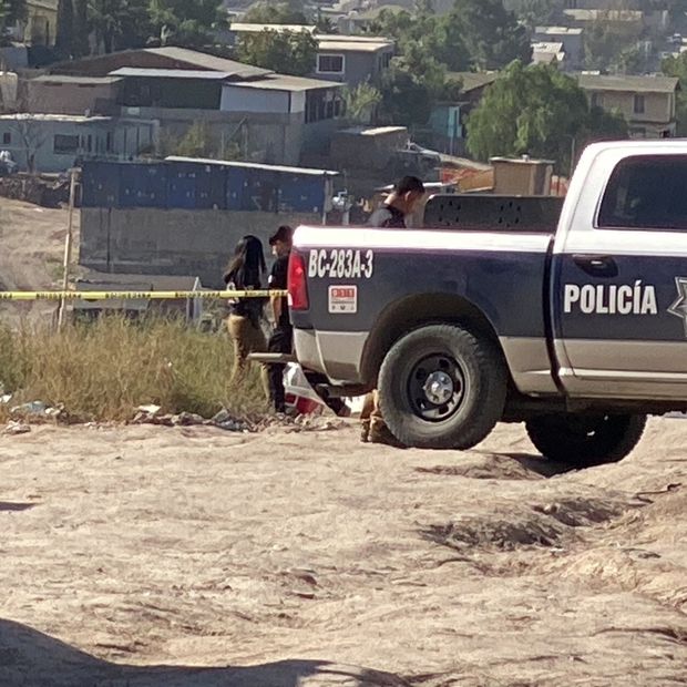 Localizan Restos Humanos Dentro de Hielera Abandonada en Colonia Altiplano de Tijuana